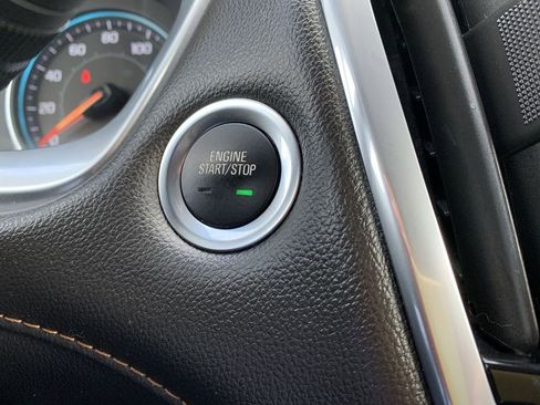 Used 2020 Chevrolet Traverse LT image 30