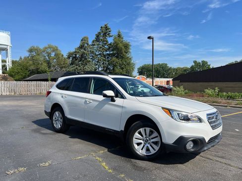 Used 2017 Subaru Outback 2.5i Premium AWD/4WD image 11
