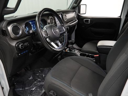 Used 2022 Jeep Wrangler Unlimited Rubicon 4xe w/ Dual Top Group AWD/4WD image 18