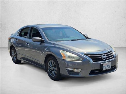 Used 2015 Nissan Altima 2.5 S w/ Special Edition Package FWD image 3