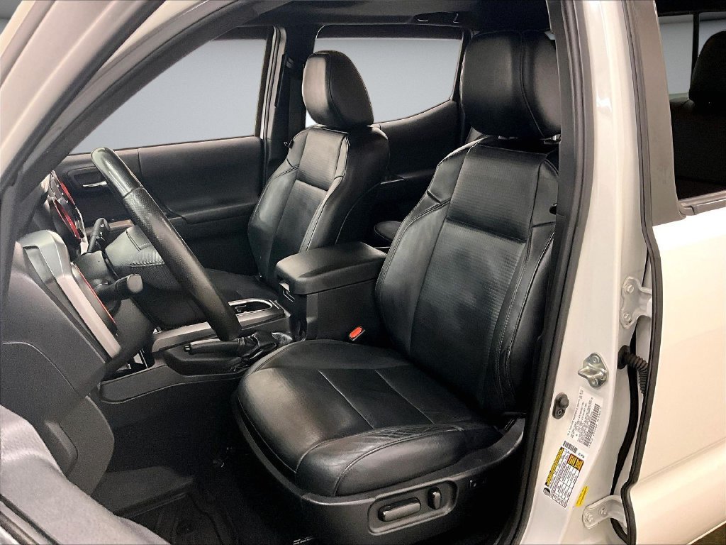 Used 2021 Toyota Tacoma TRD Sport w/ TRD Premium Sport Package AWD/4WD image 22