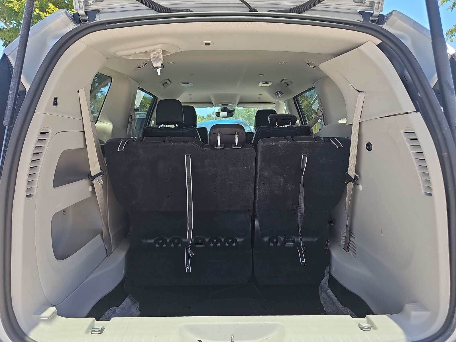 Used 2024 Chrysler Pacifica Touring-L FWD image 12