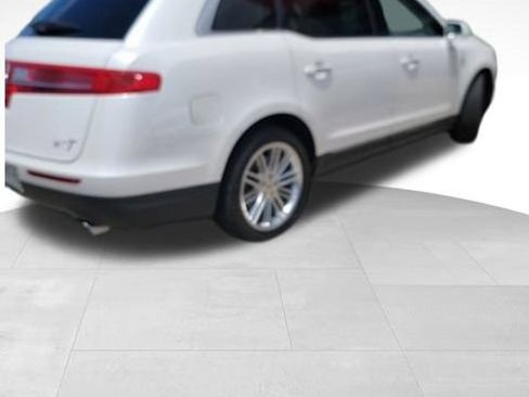 Used 2018 Lincoln MKT AWD w/ Technology Package image 3
