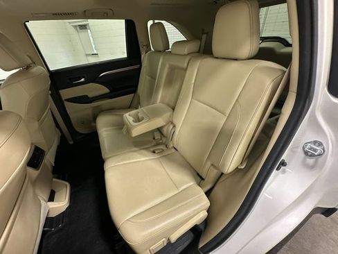 Used 2017 Toyota Highlander Limited FWD image 15