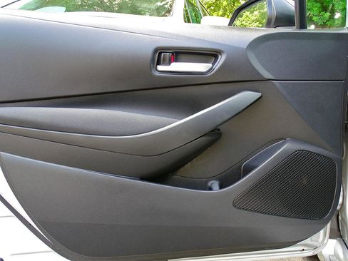 Used 2021 Toyota Corolla LE FWD image 27