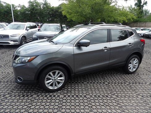 Used 2019 Nissan Rogue Sport SV w/ Technology Package FWD image 3