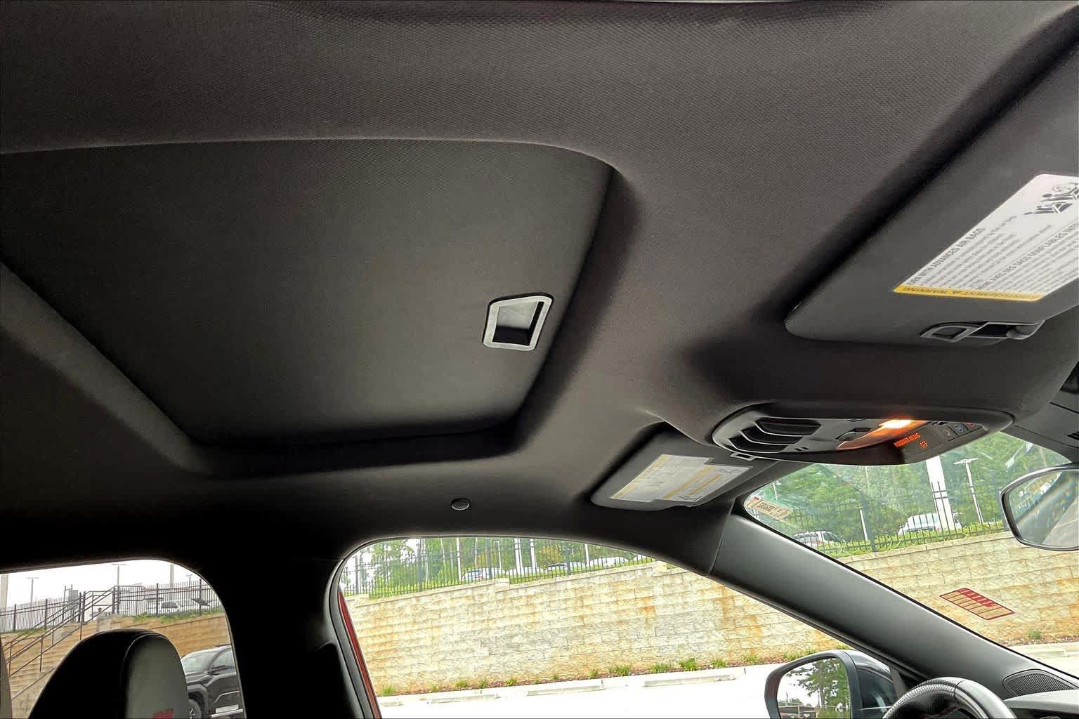 Used 2025 Chevrolet Trax RS w/ Sunroof Package FWD image 14