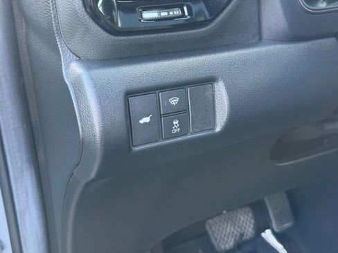 Used 2025 Honda Pilot TrailSport image 17