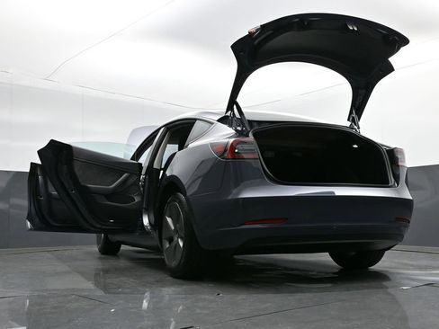 Used 2023 Tesla Model 3 Standard Range image 36