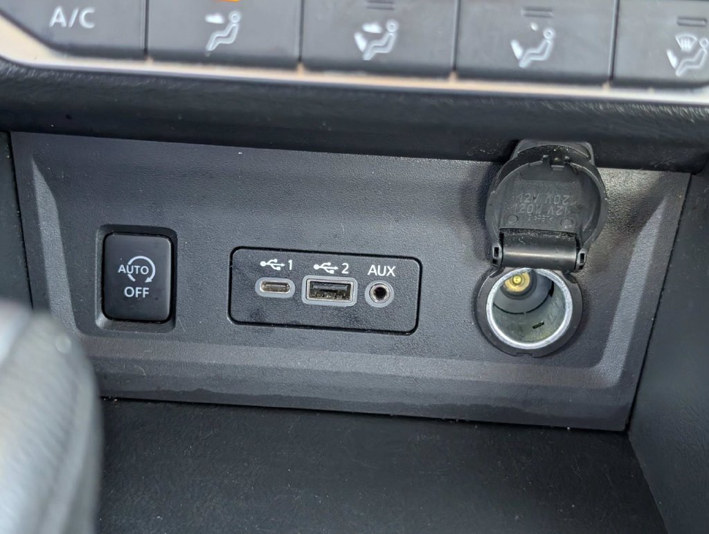 Used 2025 Nissan Sentra SV FWD image 21