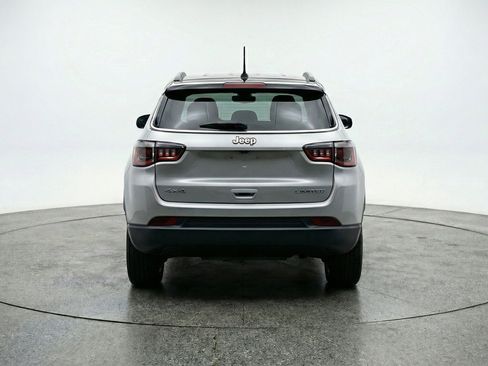 Used 2025 Jeep Compass Trailhawk AWD/4WD image 7