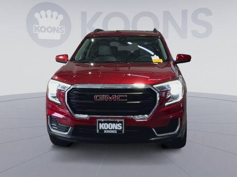 Used 2023 GMC Terrain SLE w/ Driver Convenience Package FWD image 4