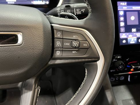 Certified 2025 Jeep Grand Cherokee Altitude image 20