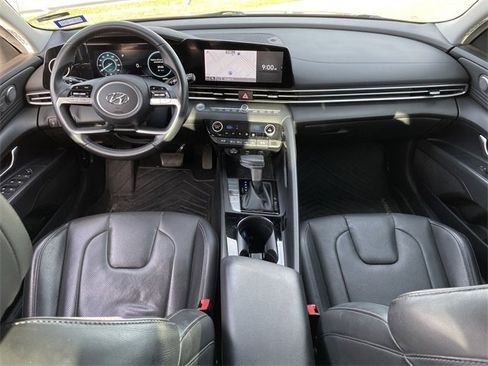 Used 2021 Hyundai Elantra Limited w/ Preferred Accessory Package image 10