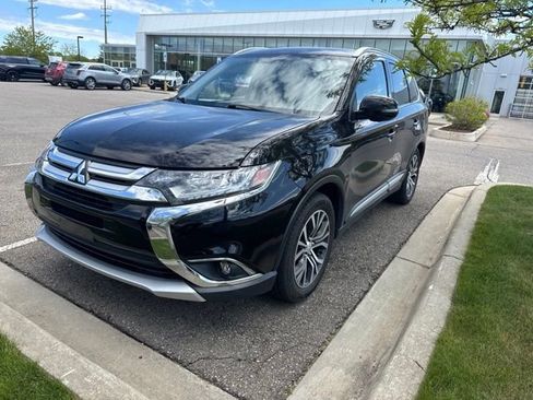 Used 2018 Mitsubishi Outlander ES AWD/4WD image 1