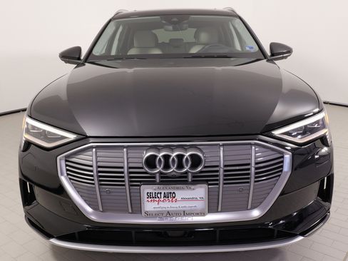 Used 2019 Audi e-tron Prestige w/ Prestige Package image 6