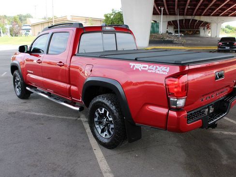 Used 2016 Toyota Tacoma TRD Off-Road AWD/4WD image 8