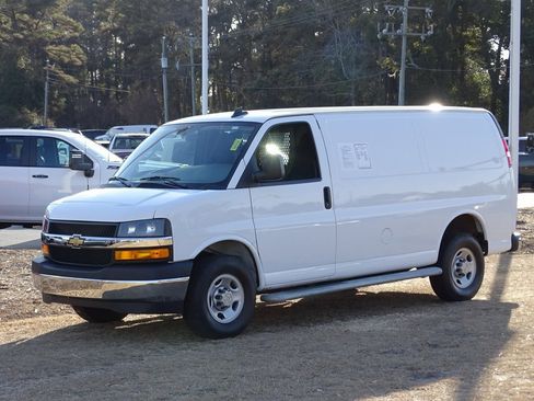 Used 2024 Chevrolet Express 2500 w/ Driver Convenience Package image 2