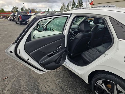 Certified 2021 Hyundai Elantra Limited w/ Cargo Package image 14