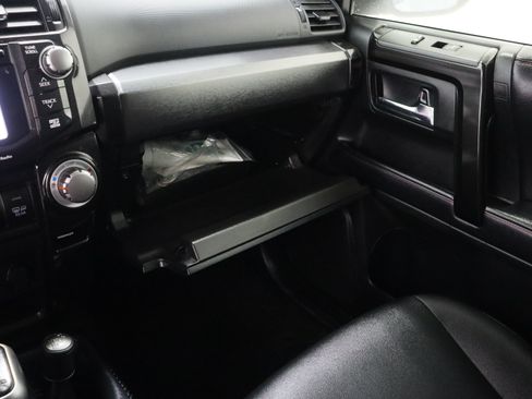 Used 2017 Toyota 4Runner TRD Off-Road Premium AWD/4WD image 24