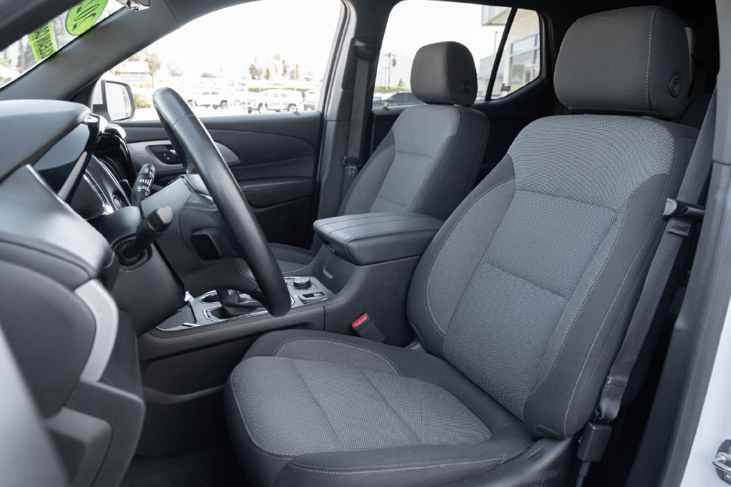 Used 2023 Chevrolet Traverse LT FWD image 16