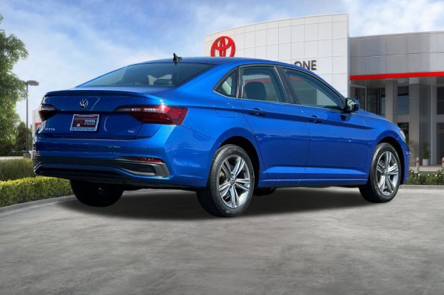 Used 2024 Volkswagen Jetta SE FWD image 4