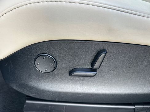 Used 2019 Tesla Model X Standard Range image 14