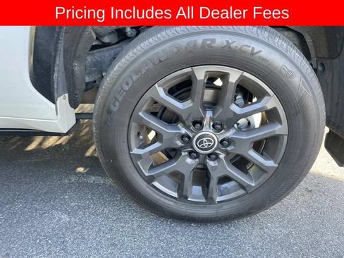 Used 2024 Toyota Sequoia Platinum AWD/4WD image 5