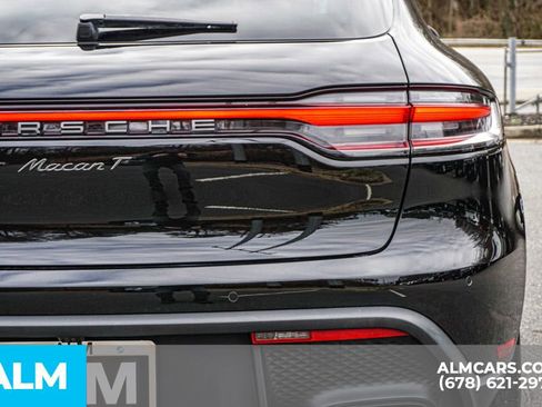 Used 2023 Porsche Macan Turbo image 13