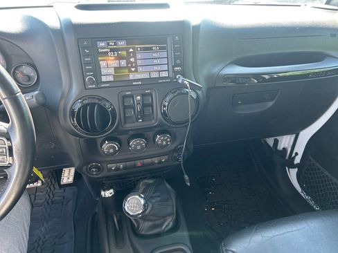 Used 2017 Jeep Wrangler Unlimited Sahara AWD/4WD image 22