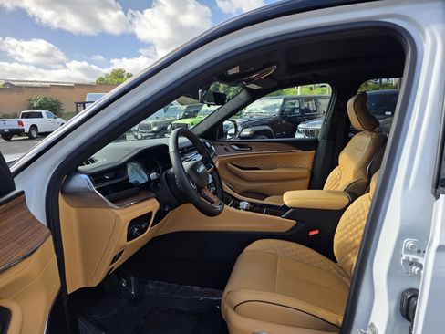 New 2025 Jeep Grand Cherokee L Summit image 12