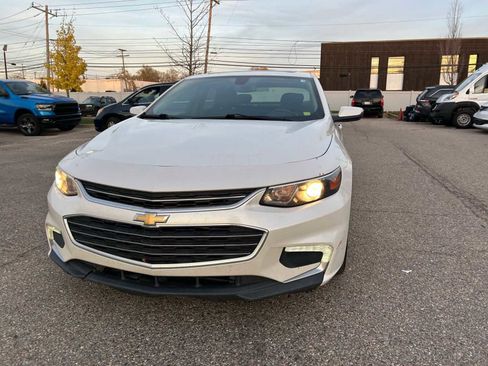 Used 2016 Chevrolet Malibu LT image 2