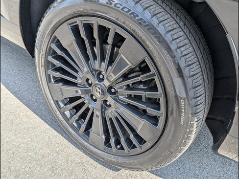 Used 2025 Hyundai Santa Fe Calligraphy image 21