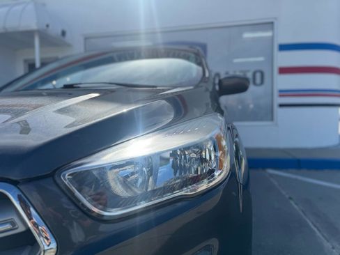 Used 2019 Ford Escape SE FWD image 12