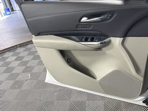 Used 2023 Cadillac XT4 Premium Luxury FWD image 17
