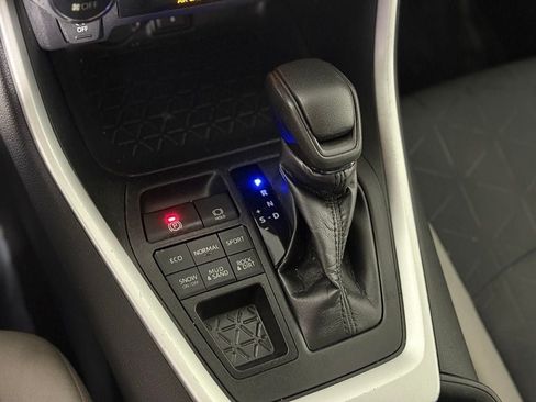 Used 2020 Toyota RAV4 XLE w/ Convenience Package AWD/4WD image 16