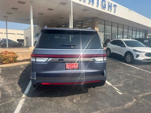 Used 2022 Lincoln Navigator Reserve AWD/4WD image 4