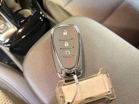 Used 2025 Chevrolet Trax LT w/ LT Convenience Package image 22