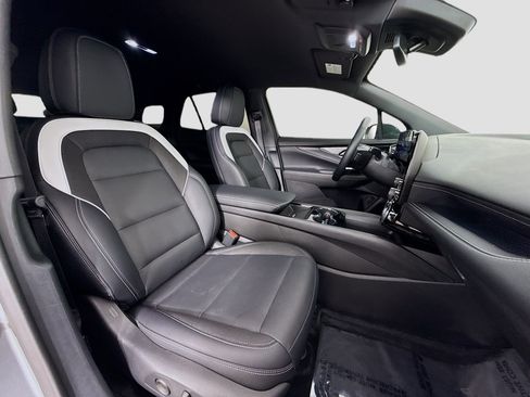 Used 2025 Chevrolet Blazer EV LT FWD image 29
