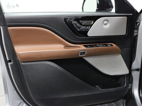 Used 2022 Lincoln Aviator Reserve w/ Equipment Group 201A image 11