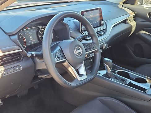 Used 2024 Nissan Altima 2.5 SV image 15