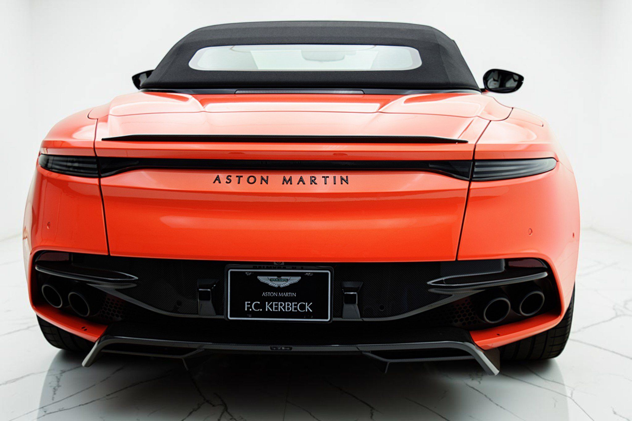 Used 2023 Aston Martin DBS Superleggera Volante RWD image 21