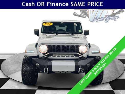 Used 2024 Jeep Wrangler Unlimited w/ Convenience Group AWD/4WD image 2