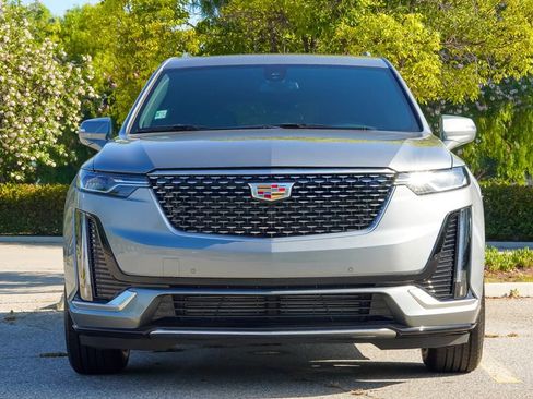 Certified 2025 Cadillac XT6 Luxury FWD image 4