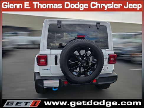 Used 2023 Jeep Wrangler Sahara w/ Safety Group image 8