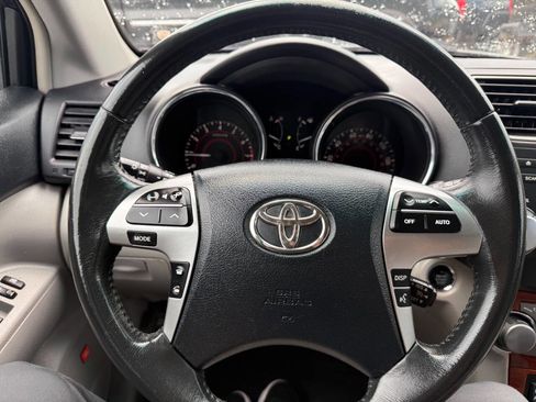 Used 2011 Toyota Highlander Limited w/ Tow Pkg FWD image 20