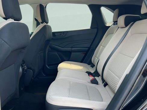 Used 2022 Ford Escape SE w/ Cold Weather Package FWD image 10
