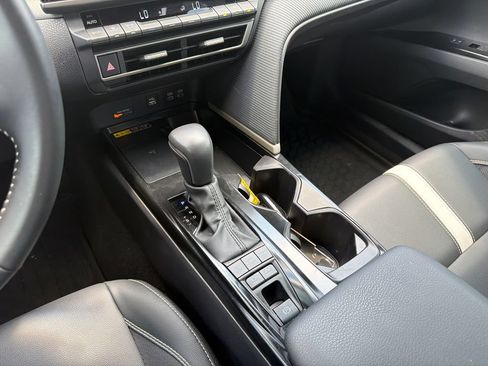 Used 2025 Toyota Camry SE w/ Convenience Package FWD image 30