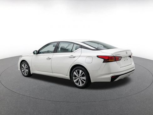 Used 2025 Nissan Altima 2.5 SV FWD image 6