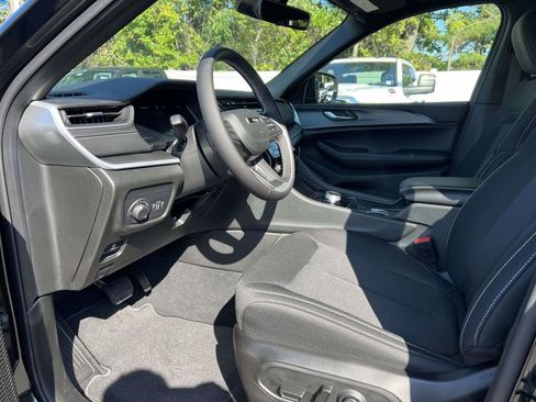 Used 2025 Jeep Grand Cherokee L Laredo AWD/4WD image 16